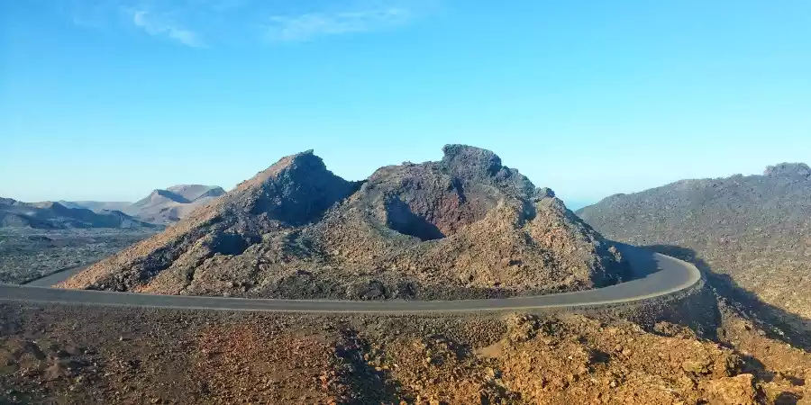 ¿Cuál es la mejor hora para visitar el Parque Nacional de Timanfaya y evitar largas colas?