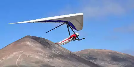 Hang gliding and paragliding