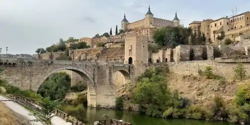 Escapadas por España más allá de las Islas: ciudades que merecen una visita
