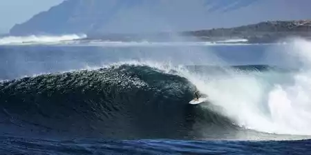 Surf en Caleta de Caballo